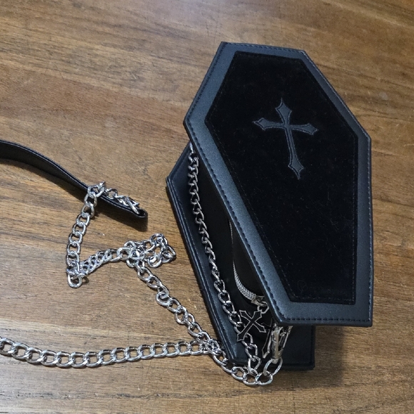 Spirit Handbags - Black Coffin Cross Velvet Chain Shoulder Bag